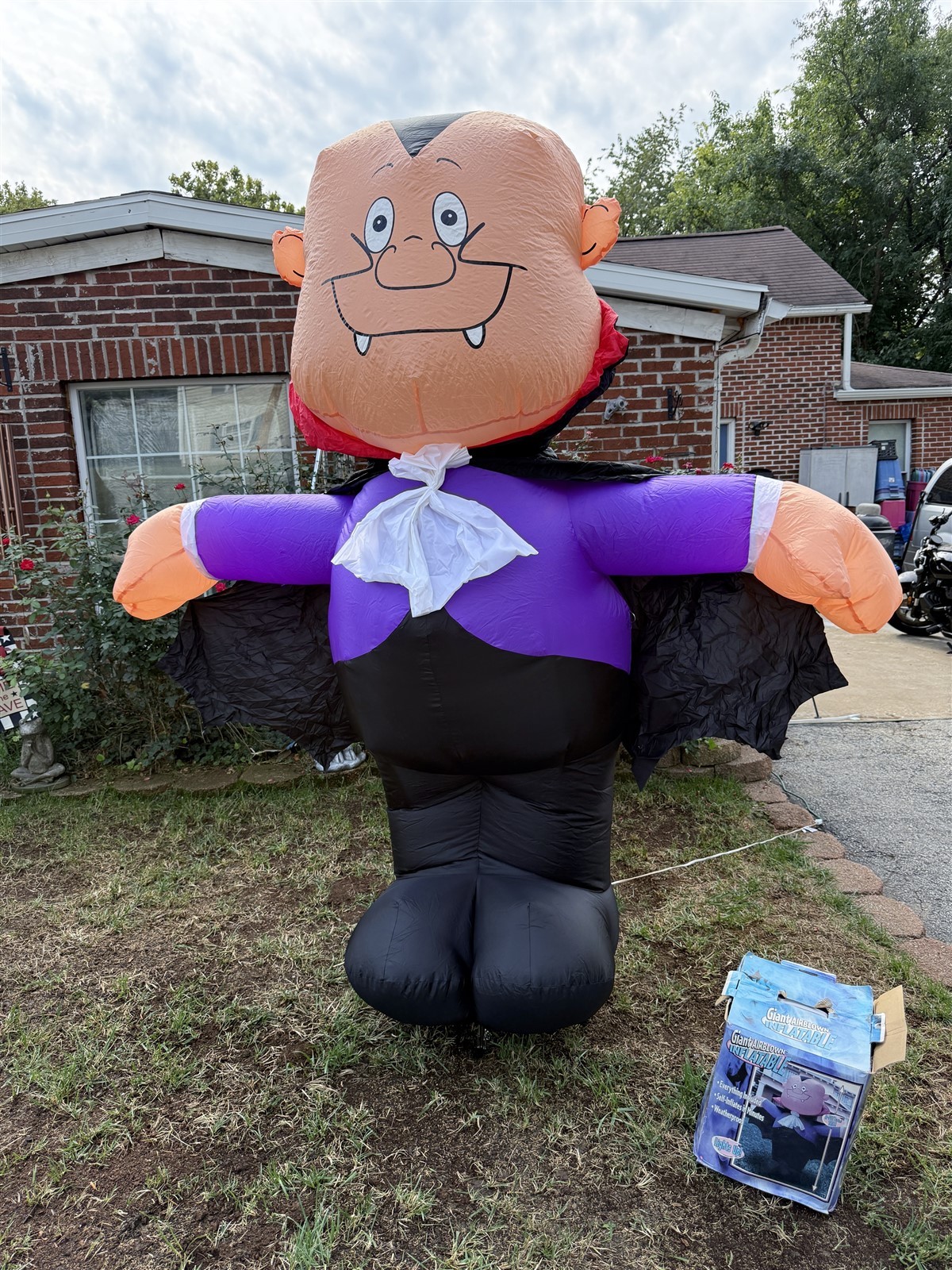 VINTAGE GEMMY 8 FT GIANT AIRBLOWN INFLATABLE LIGHTED DRACULA VAMPIRE 