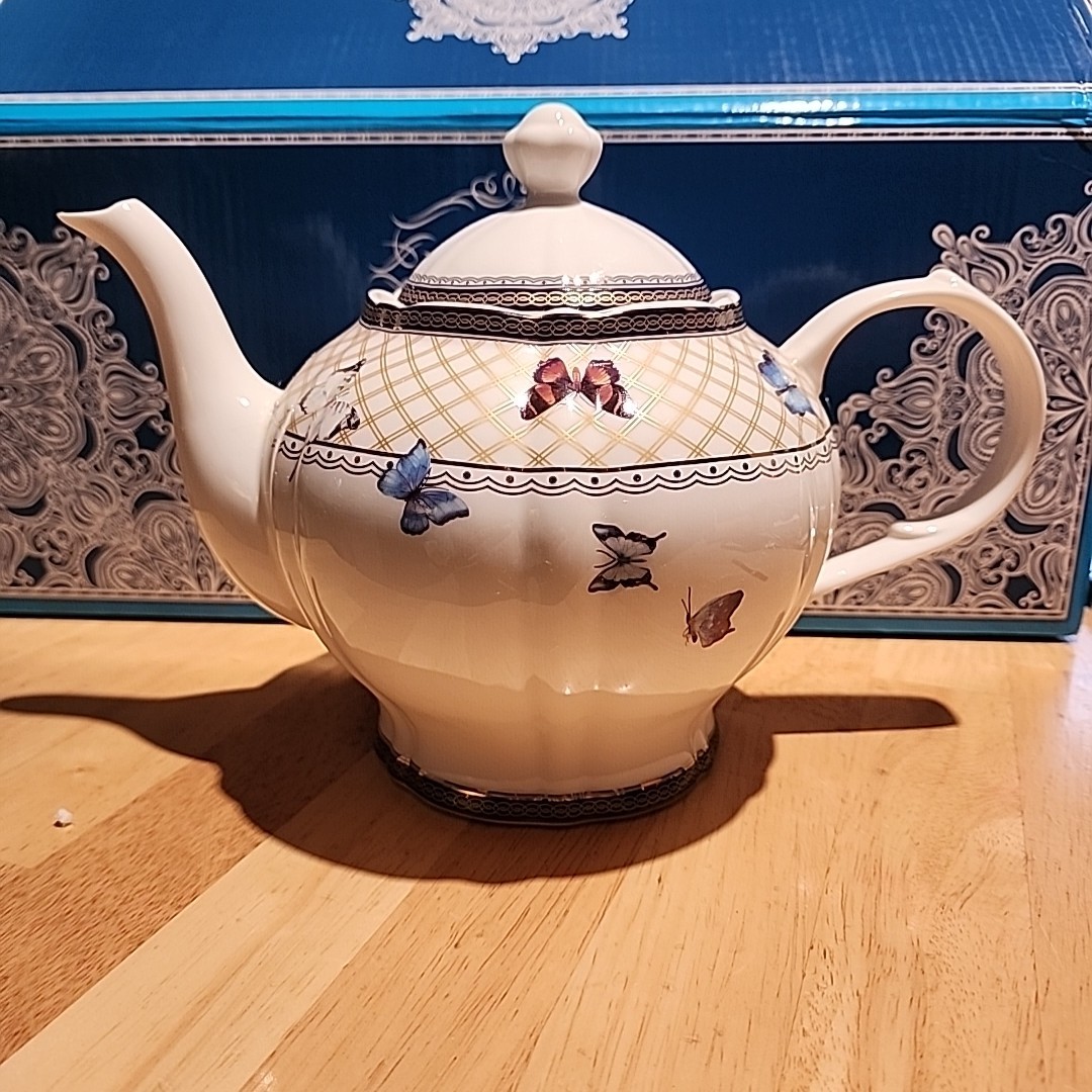 Fanquare 21-Piece British Porcelain Tea Sets of 6, Butterfly 1 Chipped Tea Cup