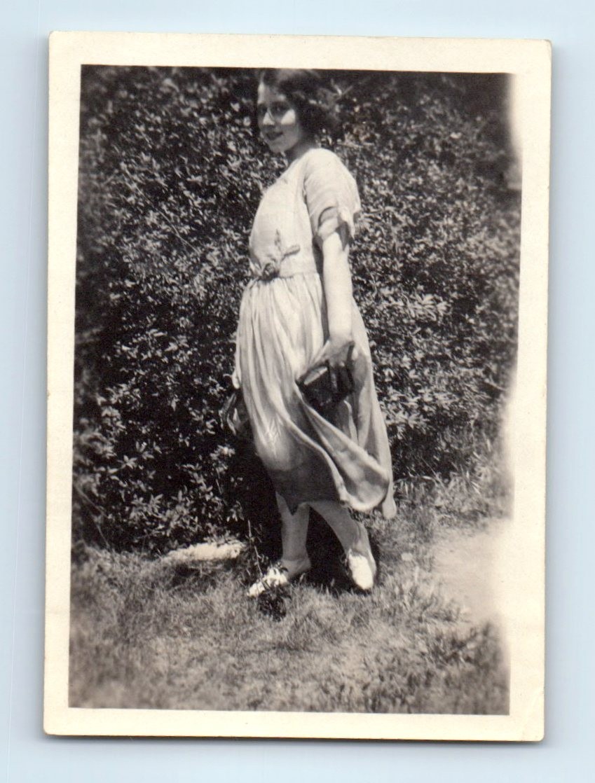 Old Vintage Photo SOLO WOMAN PRETTY LADY IN YARD ANTIQUE PHOTOGRAPH B&W SNAPSHOT