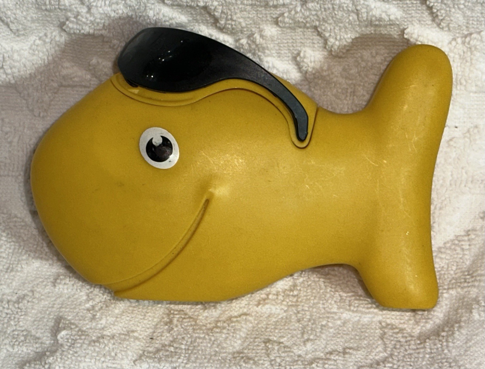 Pepperidge Farm Goldfish Snack Cracker Container Fish w/Sunglasses VINTAGE