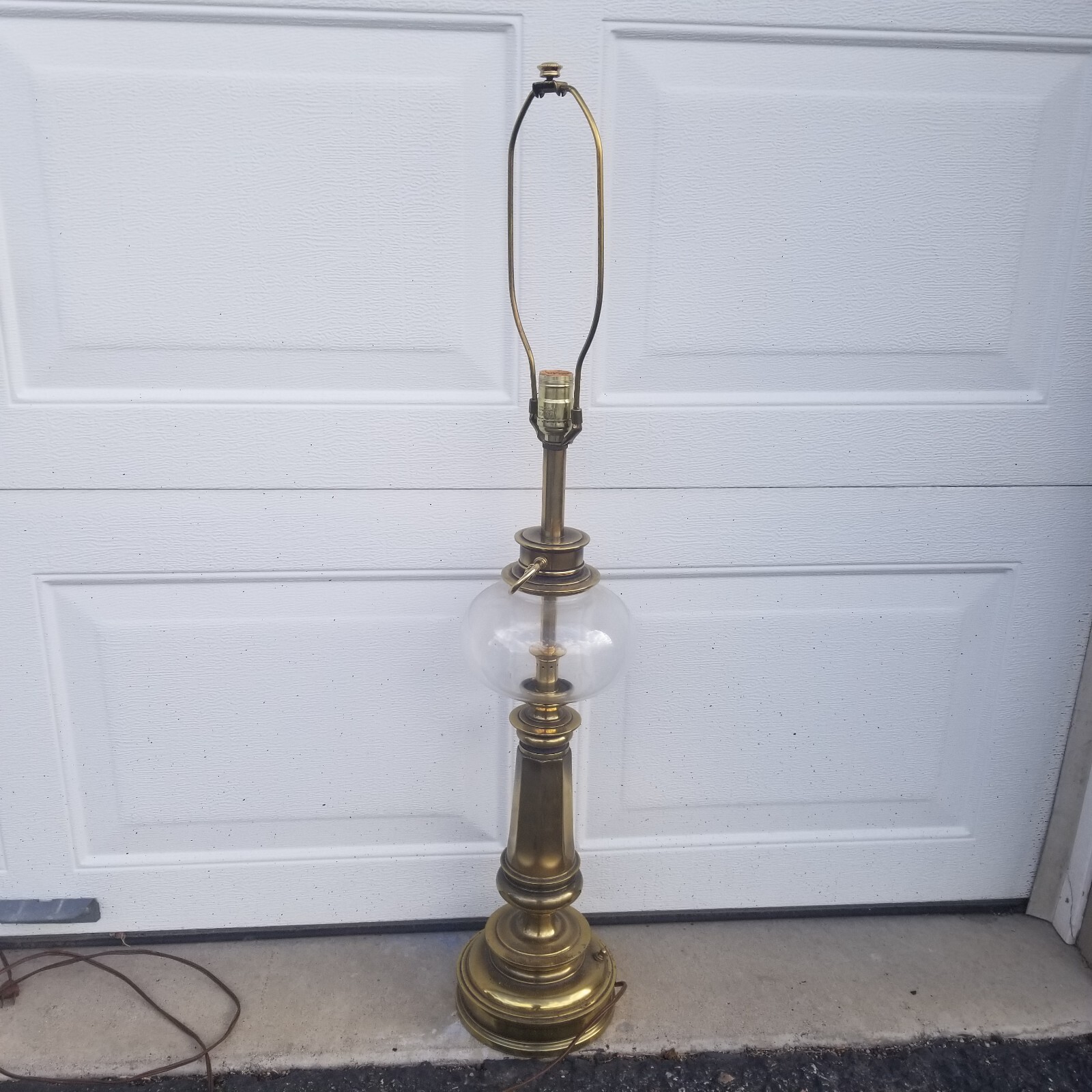 Vintage Underwriters Laboratories Stiffel Heavy Brass Lamp W/ Glass Middle 