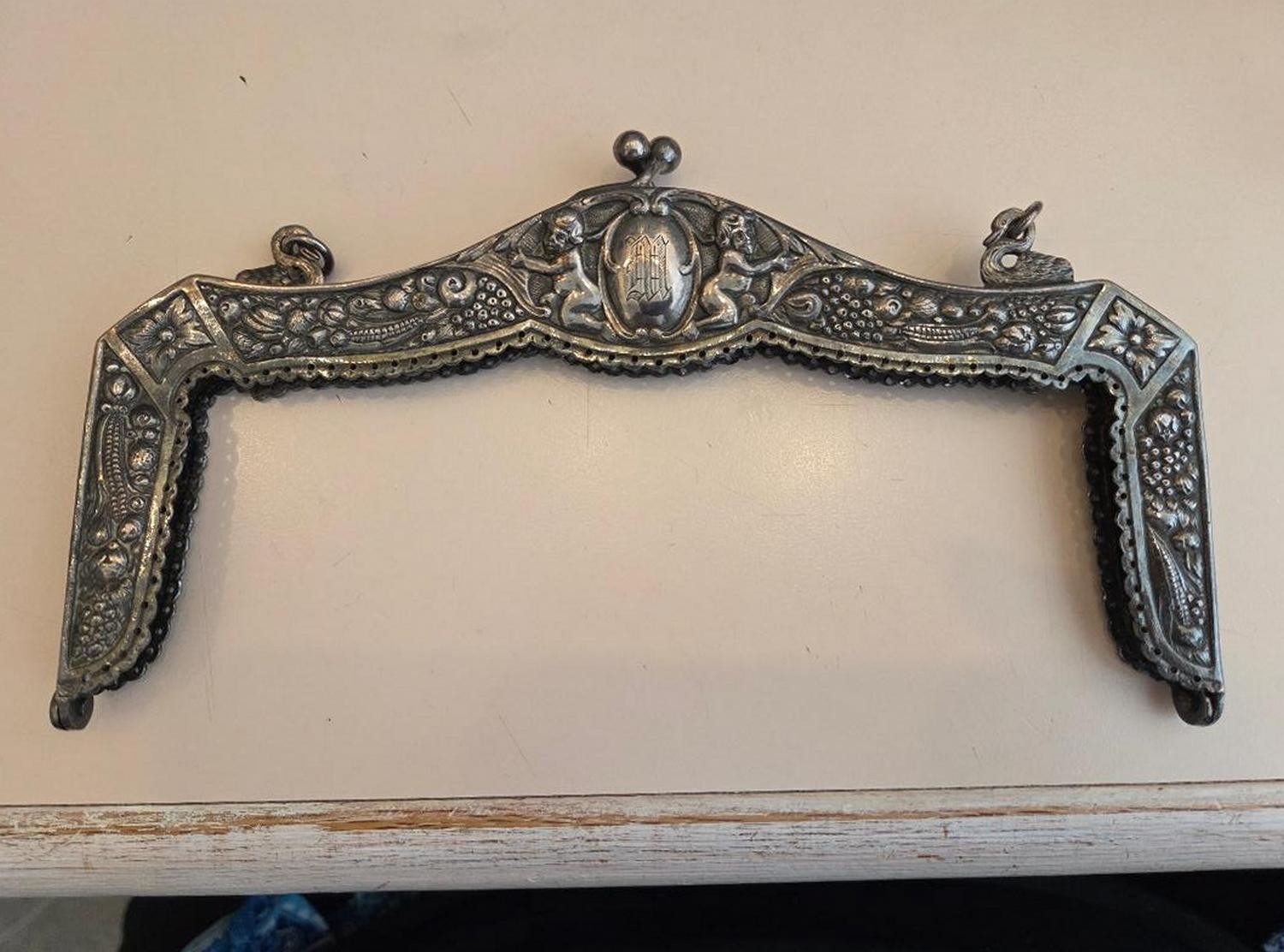 Vintage 800 silver large purse handbag frame with babies on frame