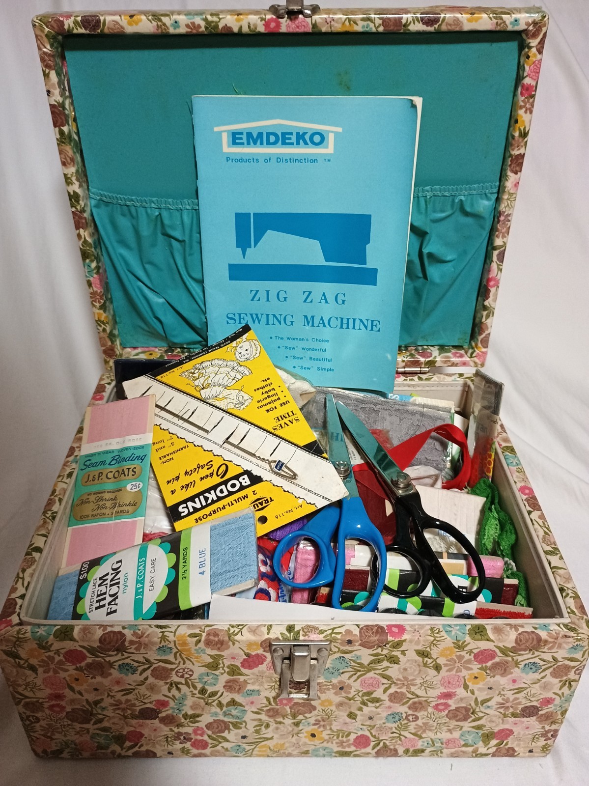 Vintage Floral Sewing Box w/Assorted Supplies 🏵️ Scissors J&P Hem Facing Bodkin