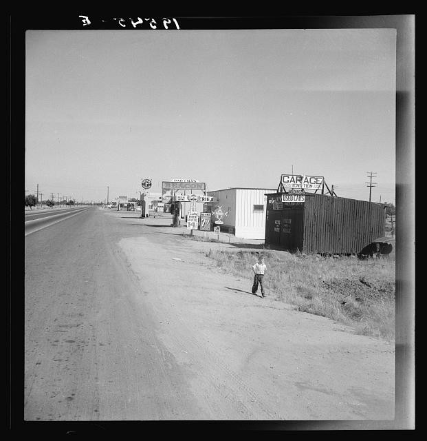 Photo:Highway City California U.S. 99 1939 Roadside Garage Signs