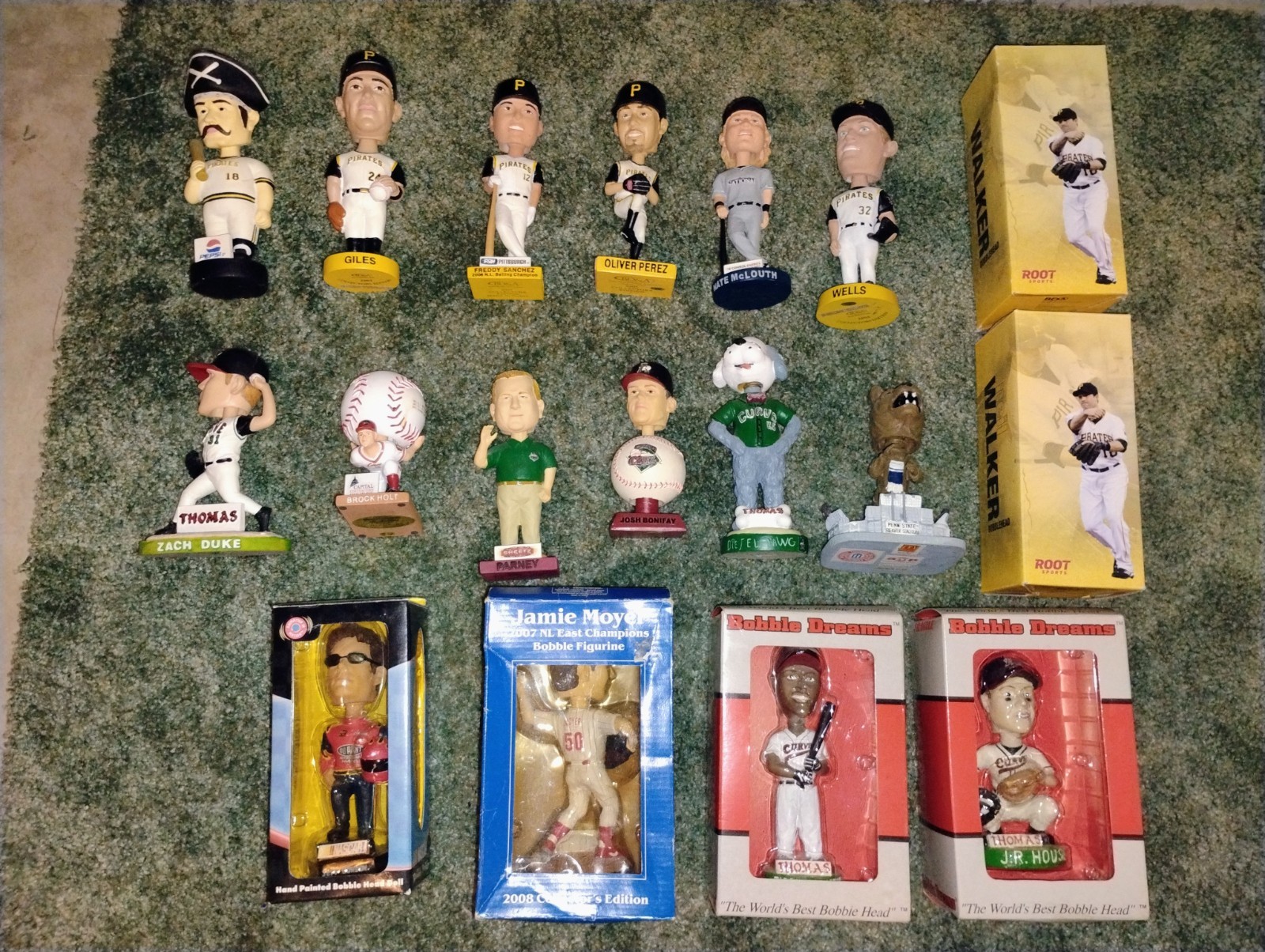 18 Lot of random sports bobble heads Pittsburgh pirates, Penn State, ect