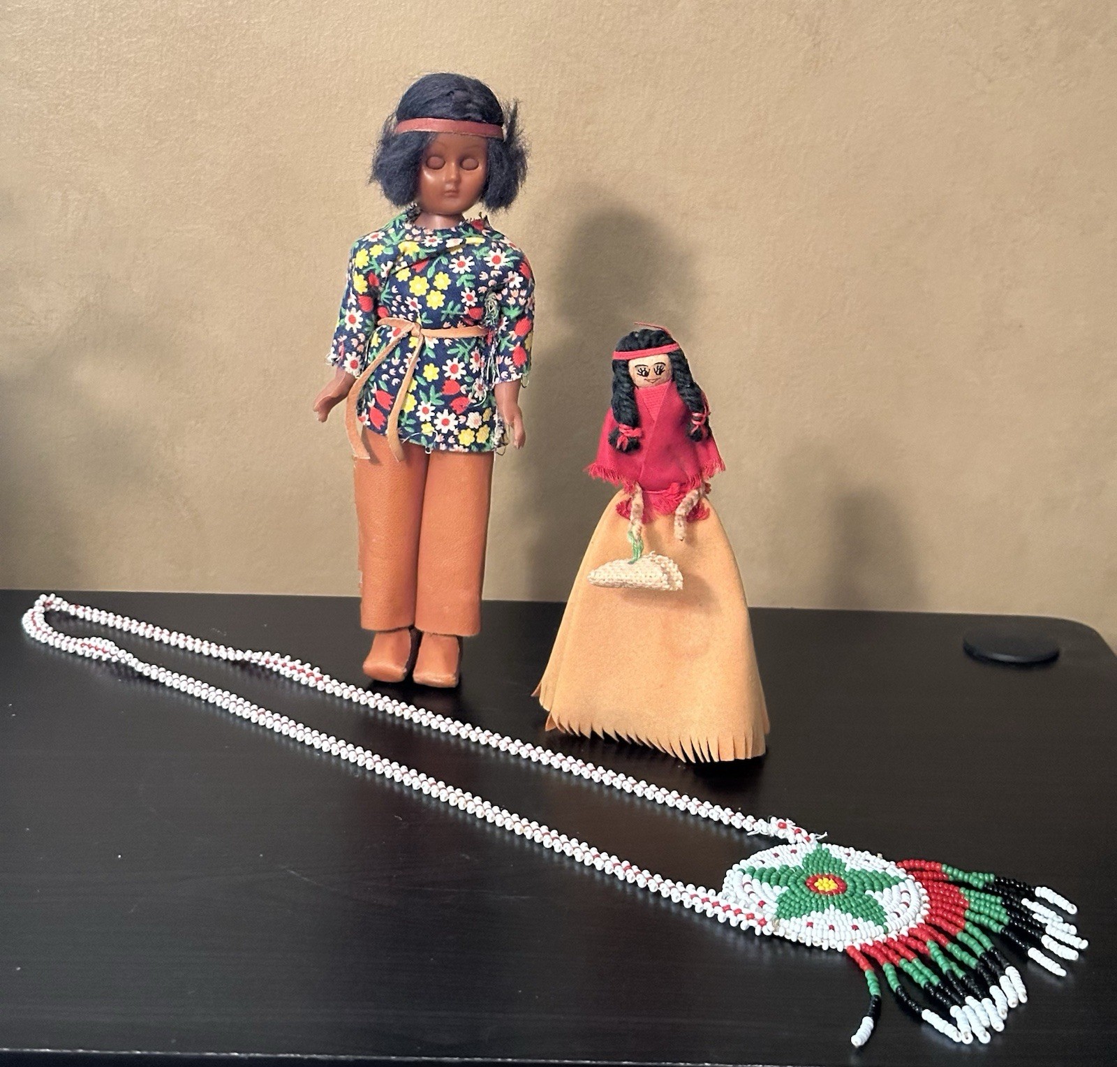Vtg 1970s Cherokee NC Souvenir Lot Clothespin Doll Stuck Sleep Eye Medallion
