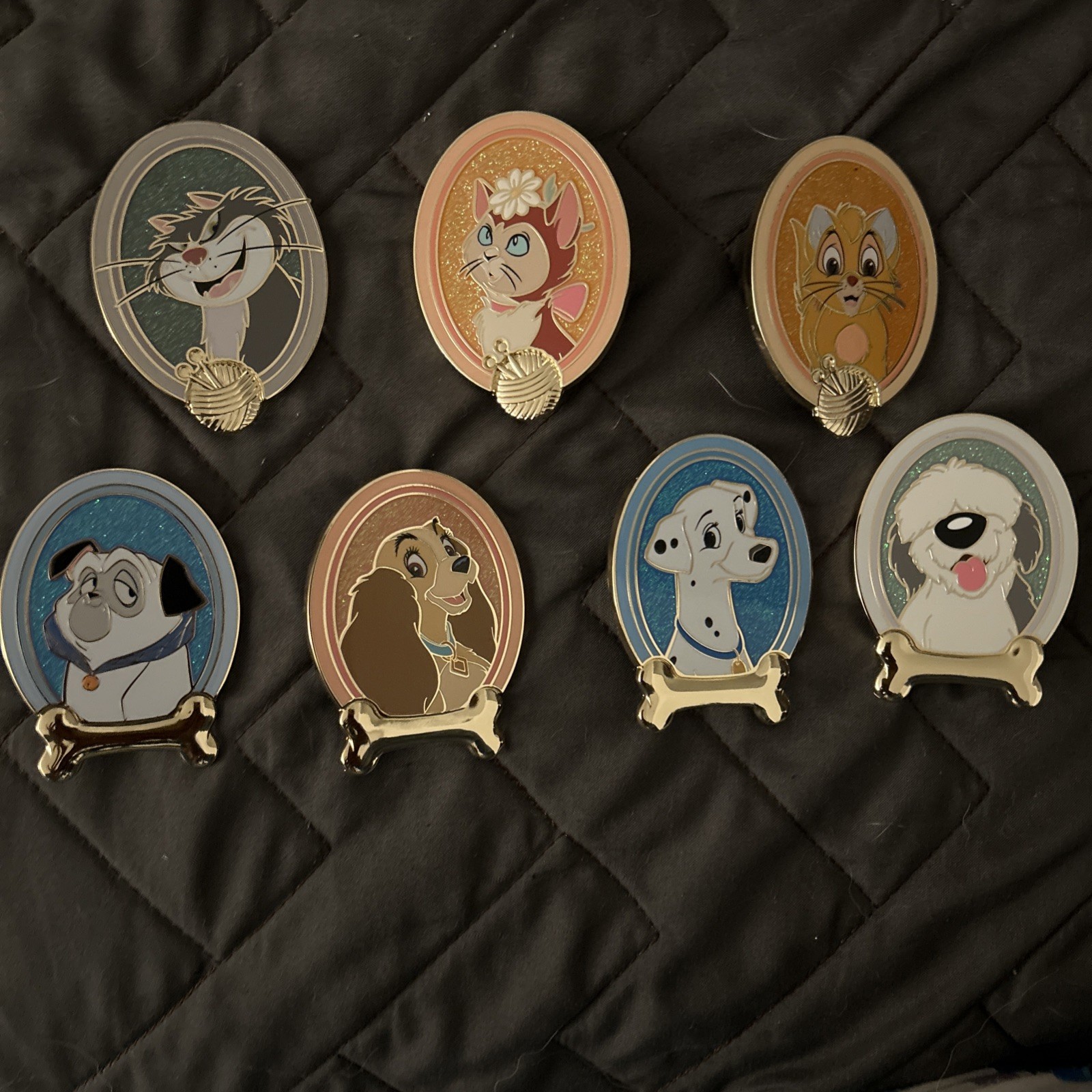 2026 Pink a la Mode SE750 Disney Cats and Dogs Pin Set of  7