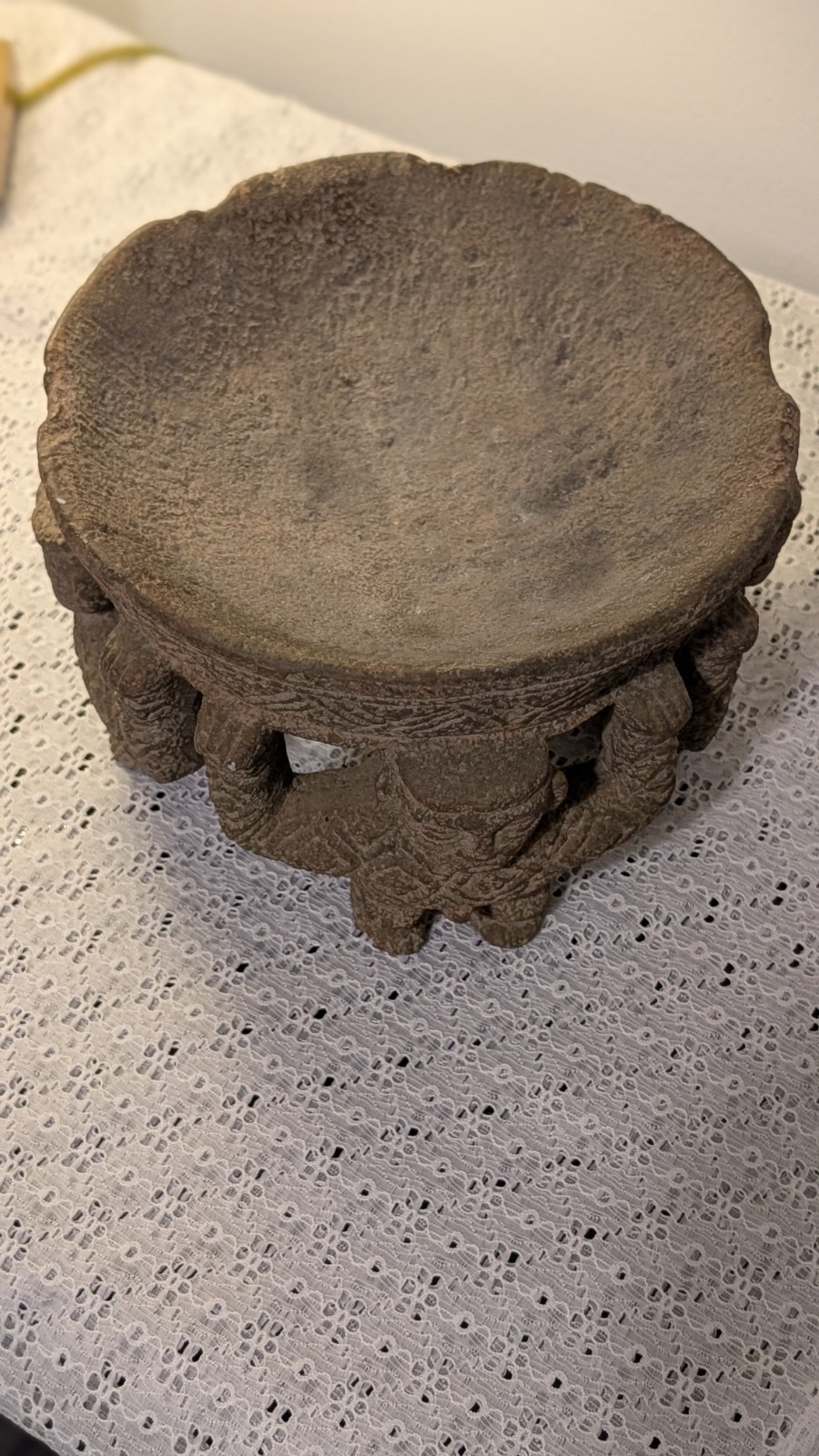 OUTSTANDING COSTA RICAN METATE/CRUSHING BOWL. 5-1/4\