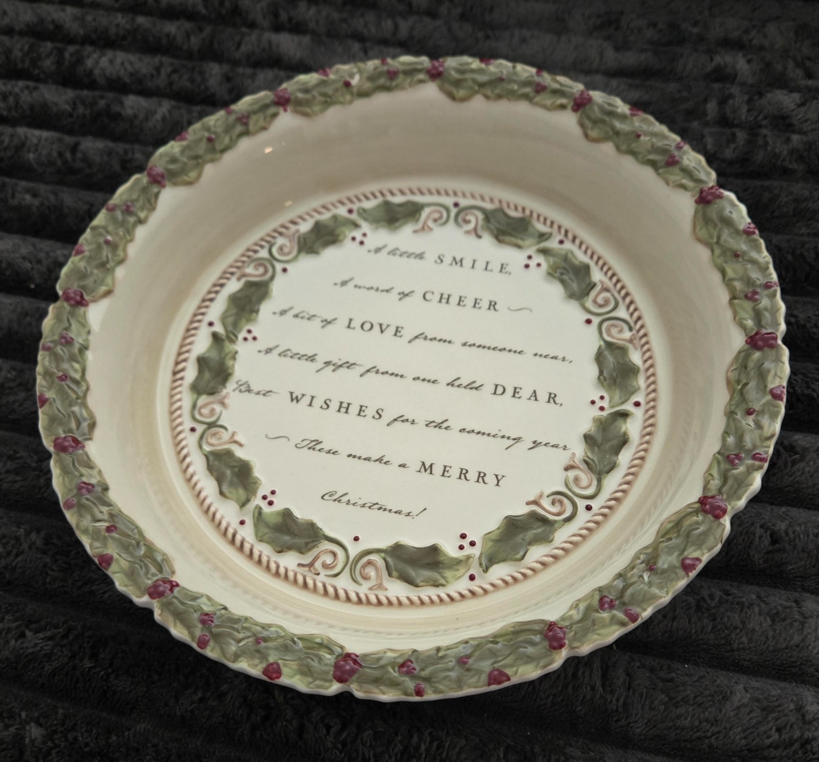 VINTAGE CHRISTMAS HOLLY BERRY CERAMIC PIE DISH-9.5
