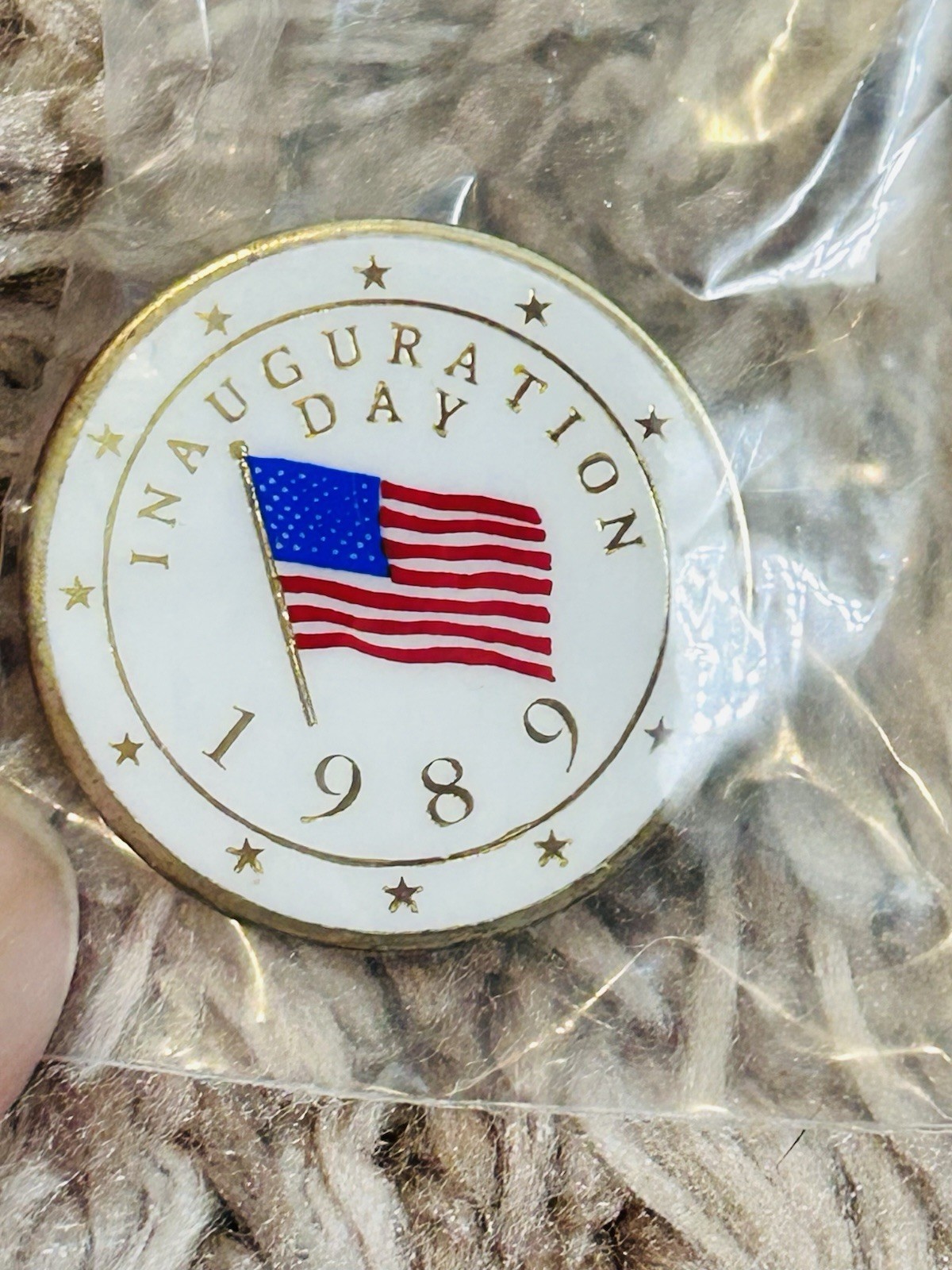 1989 Inauguration Lapel Pin U.S. Flag / President George H.W. Bush Sworn In / 1\