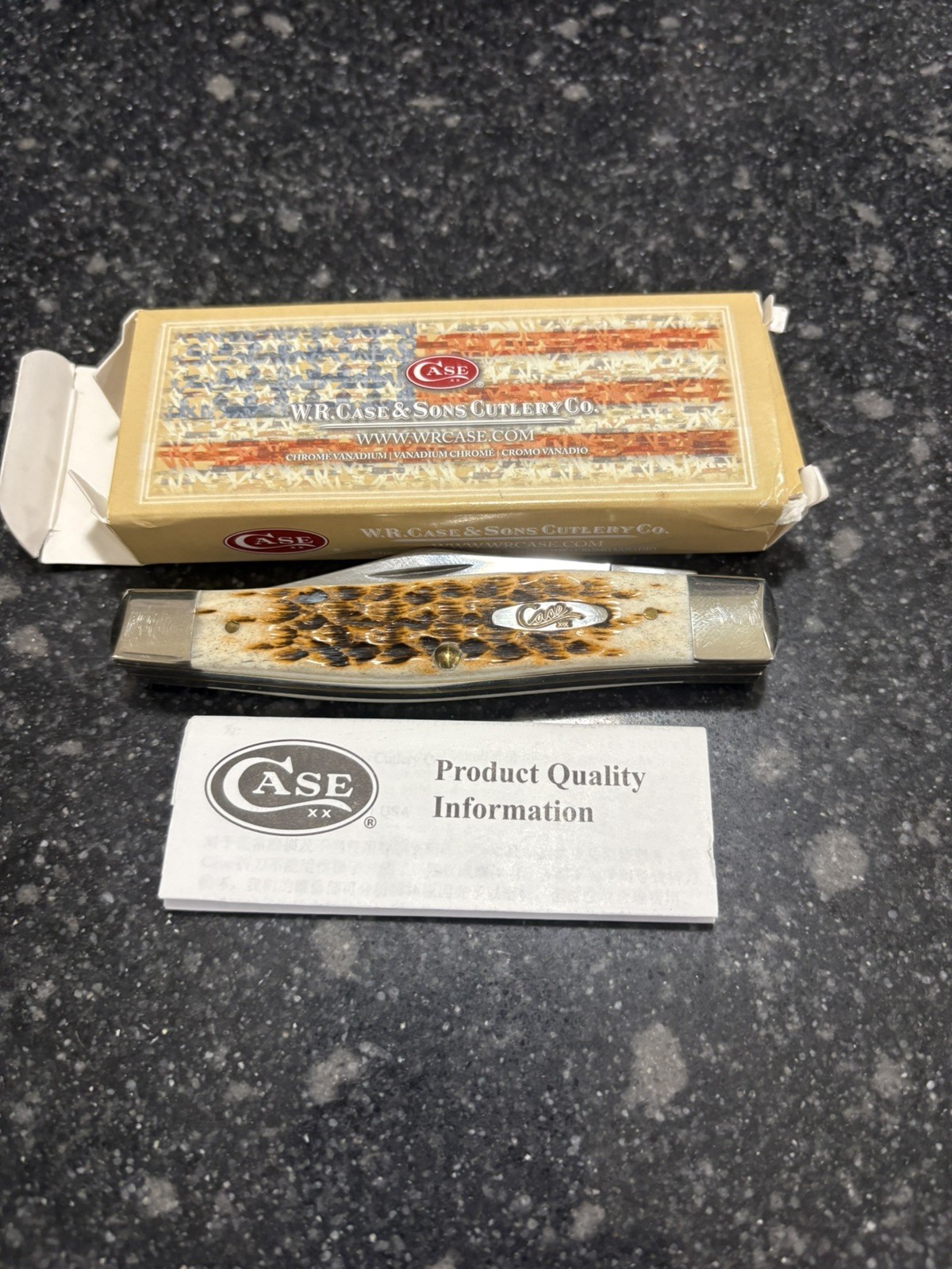 CASE XX 6375 CV JIGGED AMBER BONE LARGE STOCK KNIFE, SCRIPT SHIELD, MINT