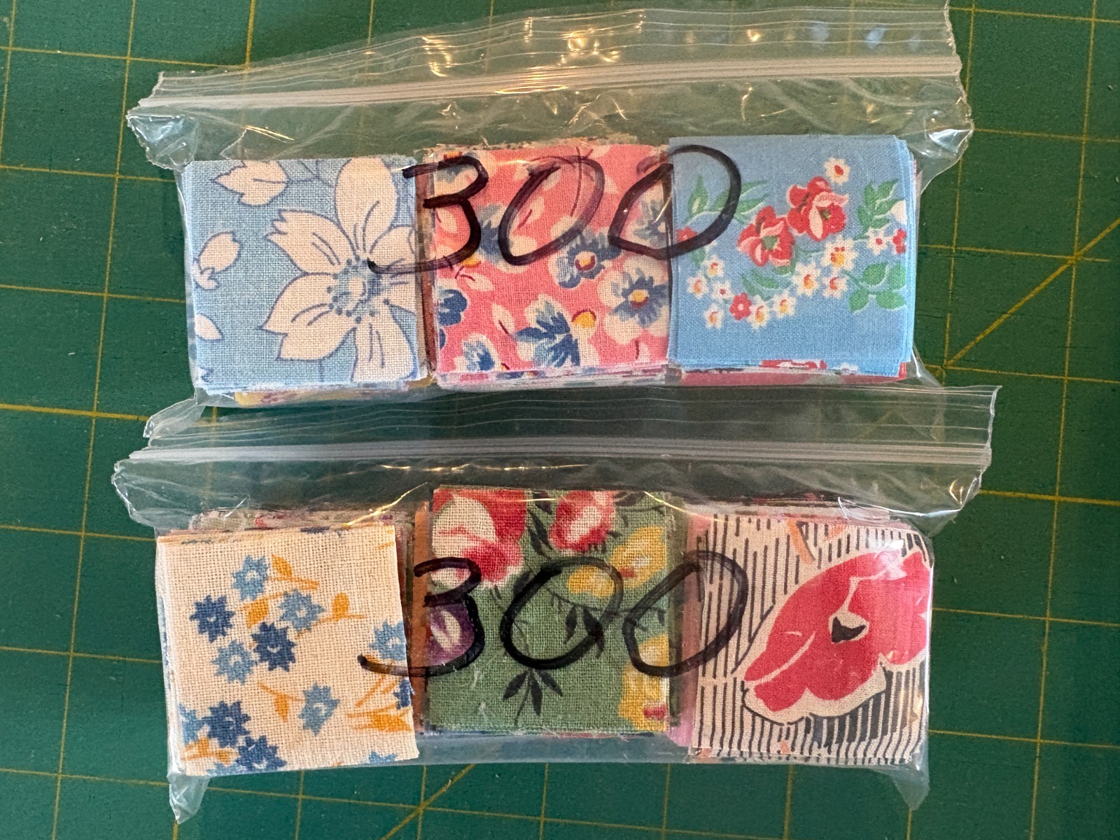 Lot of 600 Vintage c1930s Precut Postage Stamp (1.5