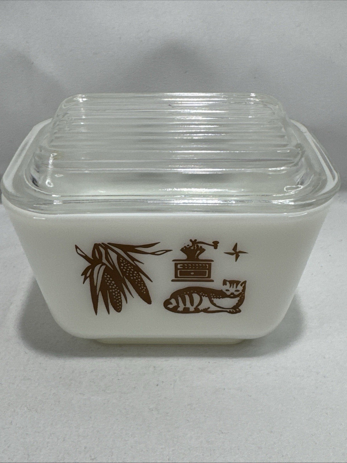 Vintage Pyrex Early American Refrigerator Dish w/ Lid Brown Cat 1-1/2 Cup