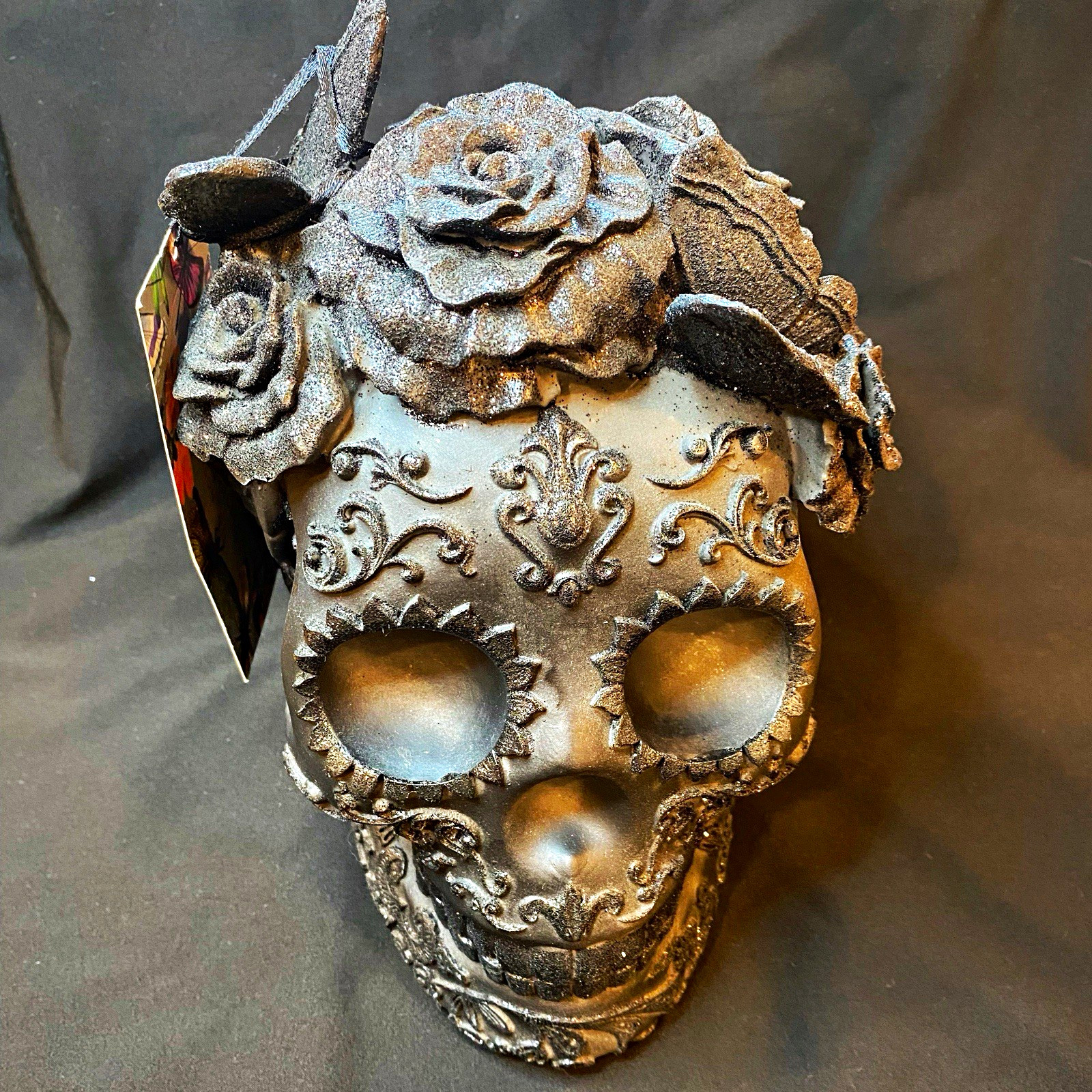 Decorative Floral Lace Skull Figurine w/ Roses, Black NEW w/ Tag SCARY HALLOWEEN