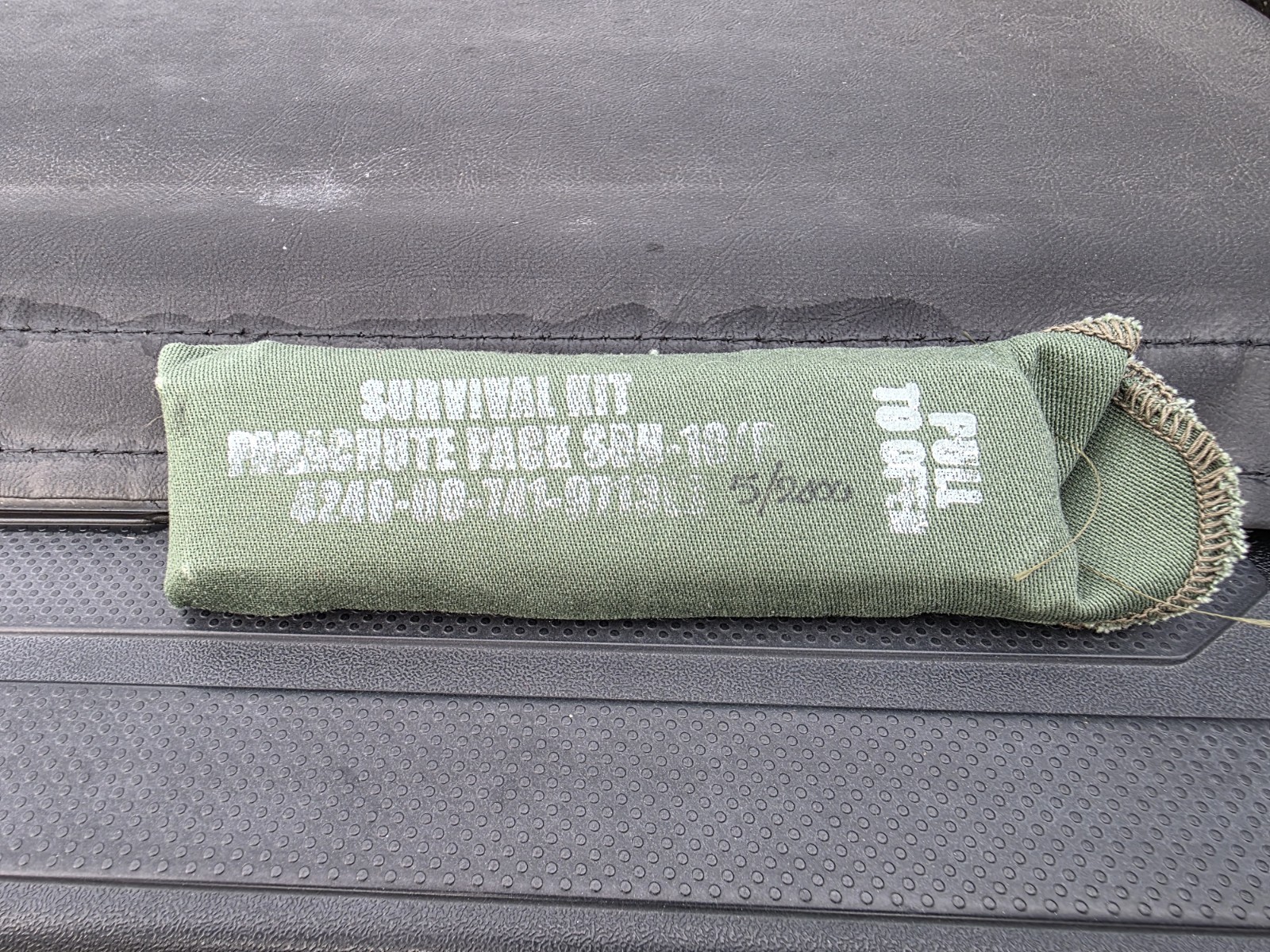Sealed US Military Issue Vietnam Era Parachute SURVIVAL KIT , COMPLETE