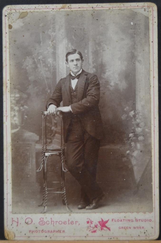 Antique CDV Photo of Well Dressed Man H.O. Schroeter Floating Studio Art 1890