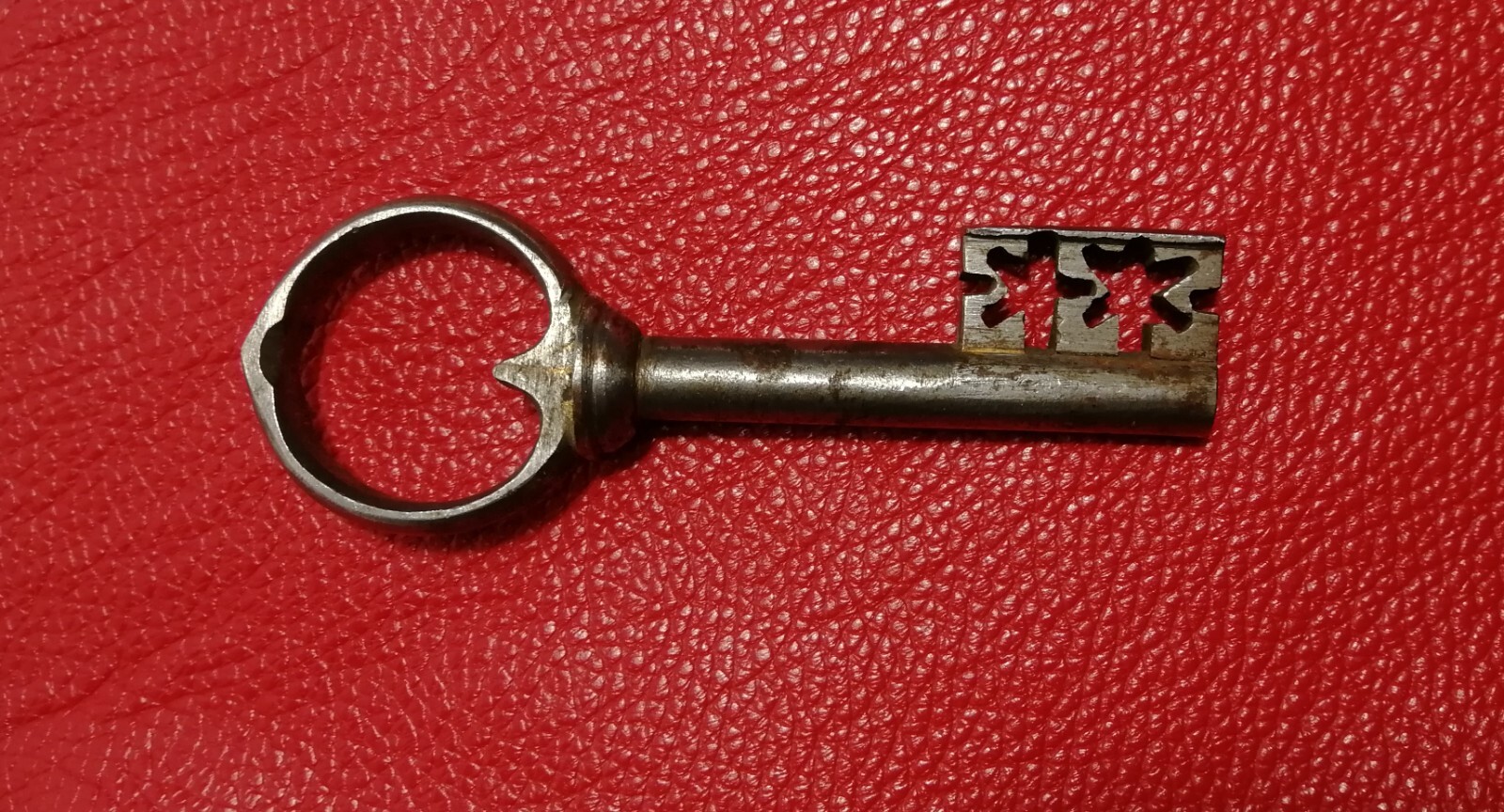 ANTIQUE 15TH-16TH CENTURY WROUGHT COLLECTIBLE IRON  DOOR/CHEST LOCK KEY **14cm**