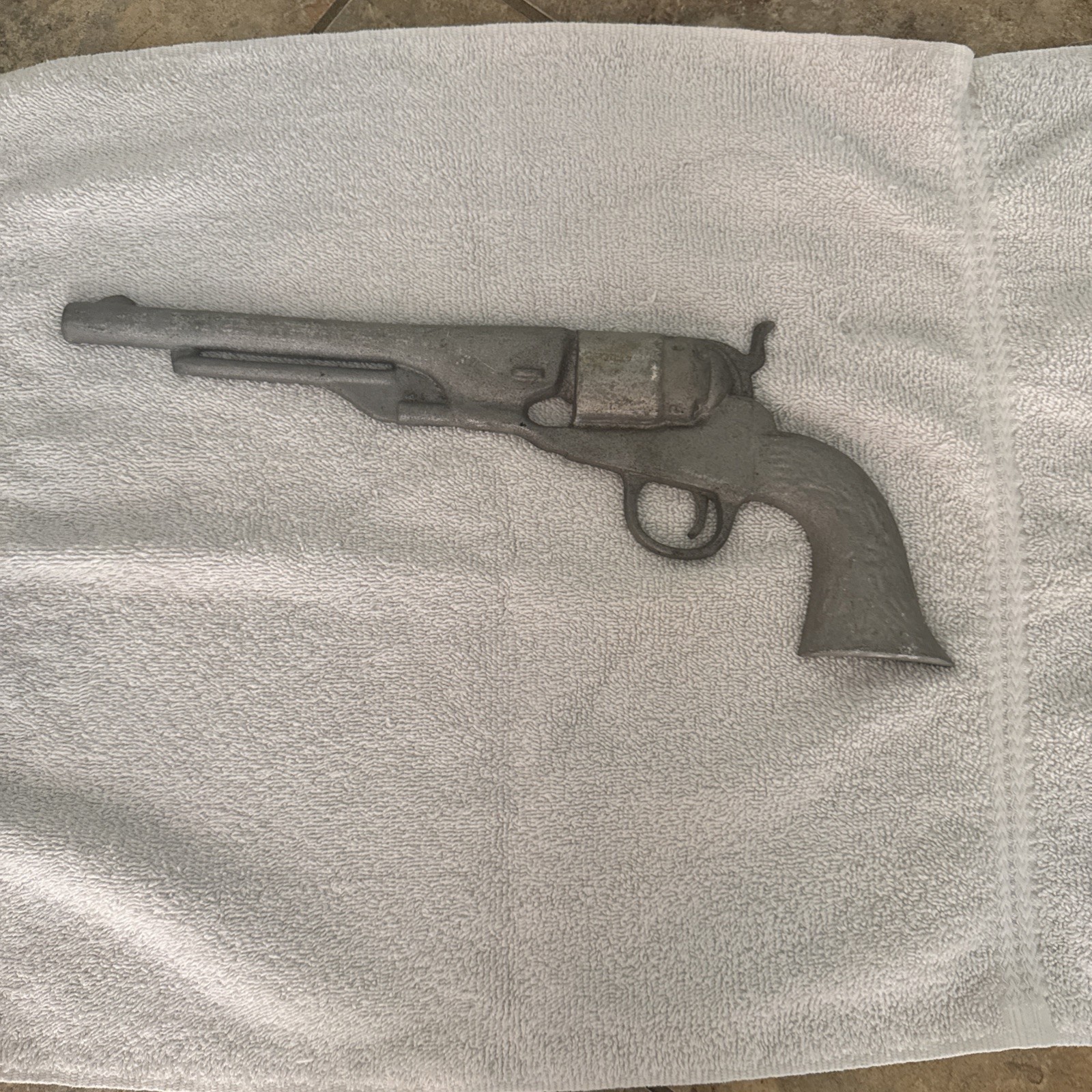 Vintage Sexton Style Cast Aluminum Revolver Pistol Wall Plaque Western Decor