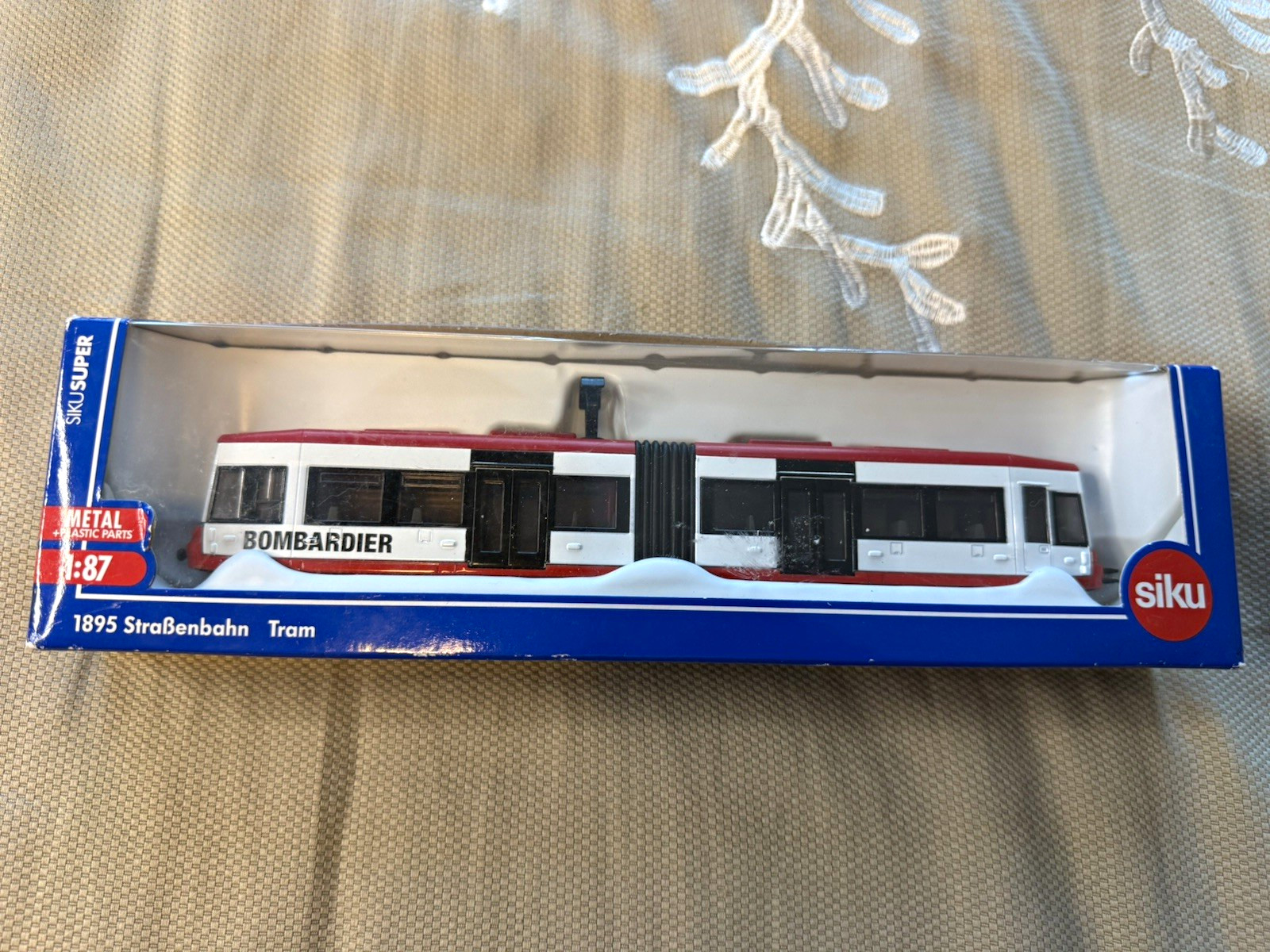 SIKU Super 1895 Straßenbahn Tram Model 1:87 Scale Diecast Replica
