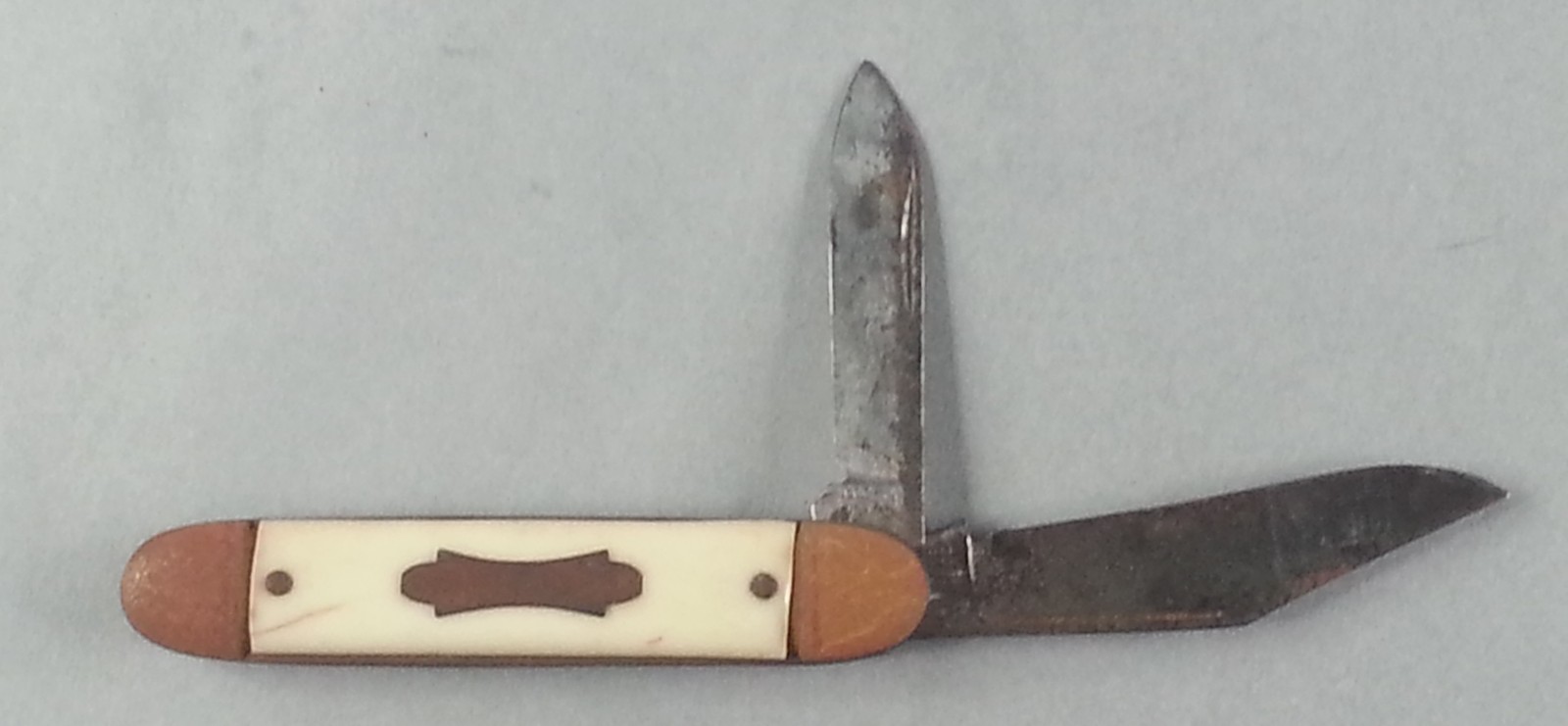 Vintage Colonial Providence RI USA 2-Blade Pocket Knife Cream Handle Carbon