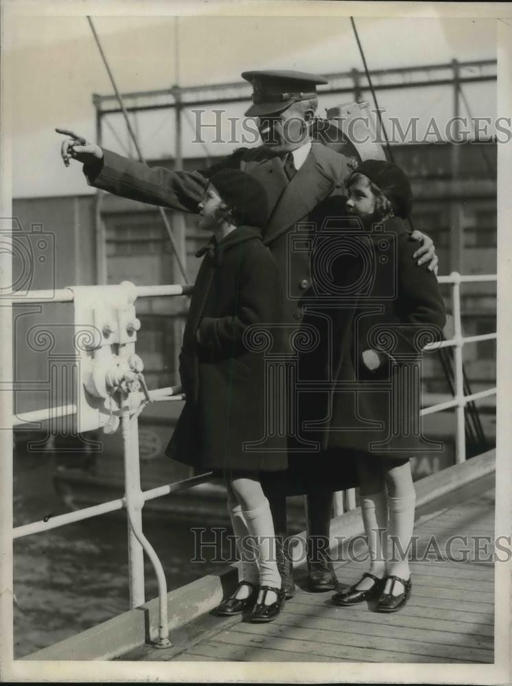 1930 Press Photo Capt. Hamilton Thorn & daughterssail to Panama Canal