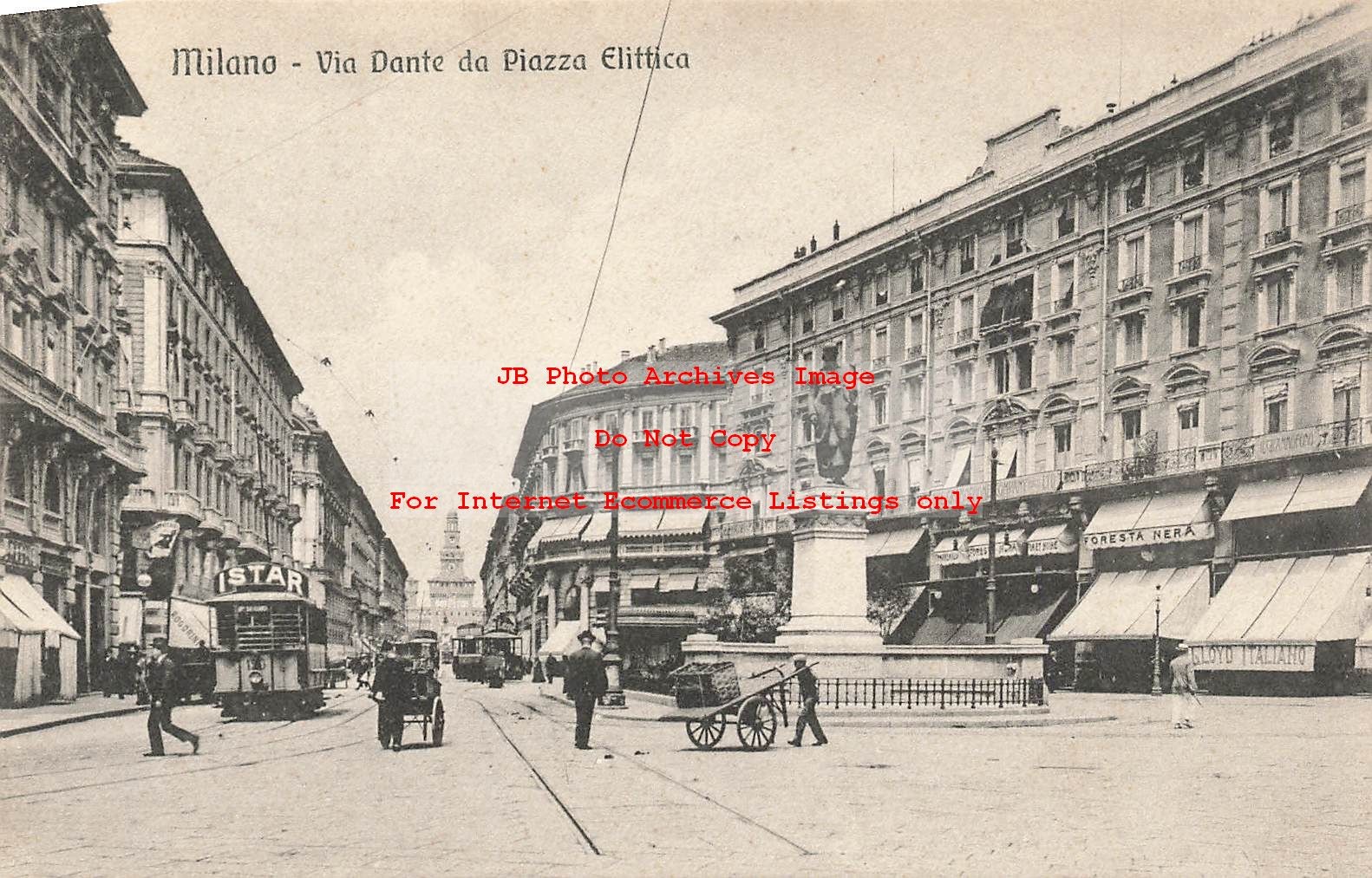 Italy, Milano, Milan, Via Dante da Piazza Elittica