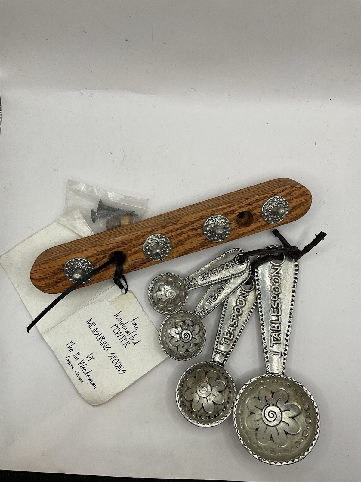 VTG  The Tin Woodsman Pewter Co. Measuring Spoons (4) w/ Wall Rack NEW READ