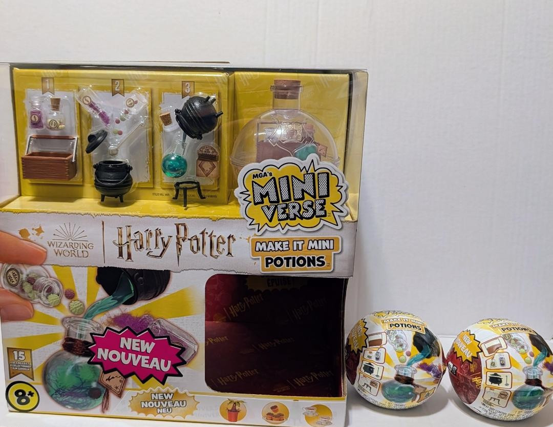 Harry Potter Make It Mini Potions Display Set with 2 Sealed Mystery Toy Capsules
