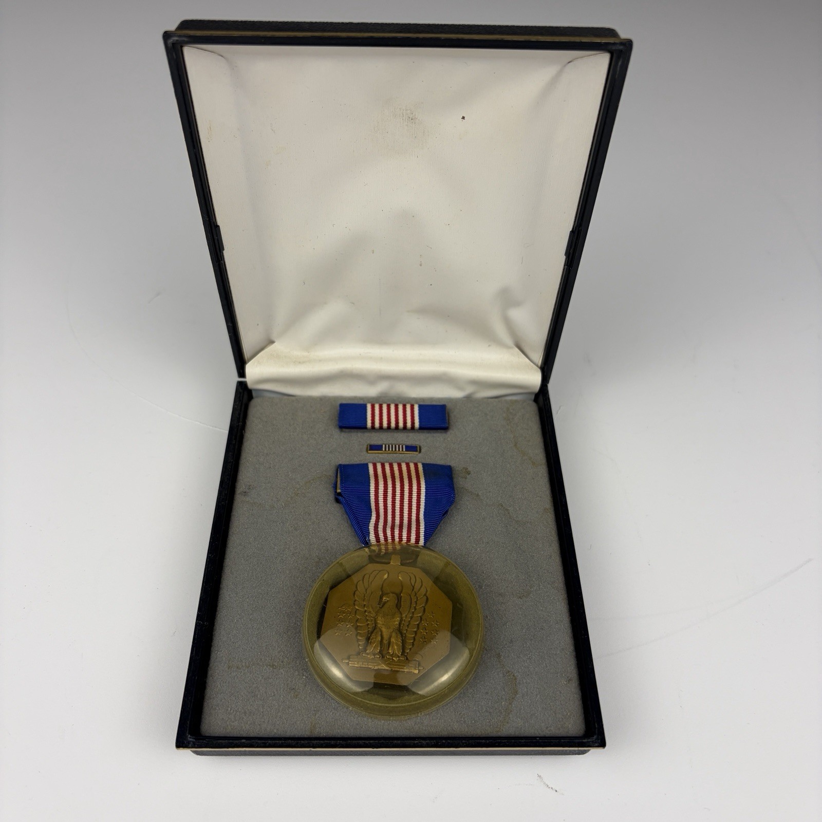 Authentic Vintage US Military Soldier's Medal Set Name Engraved - Case & Pins