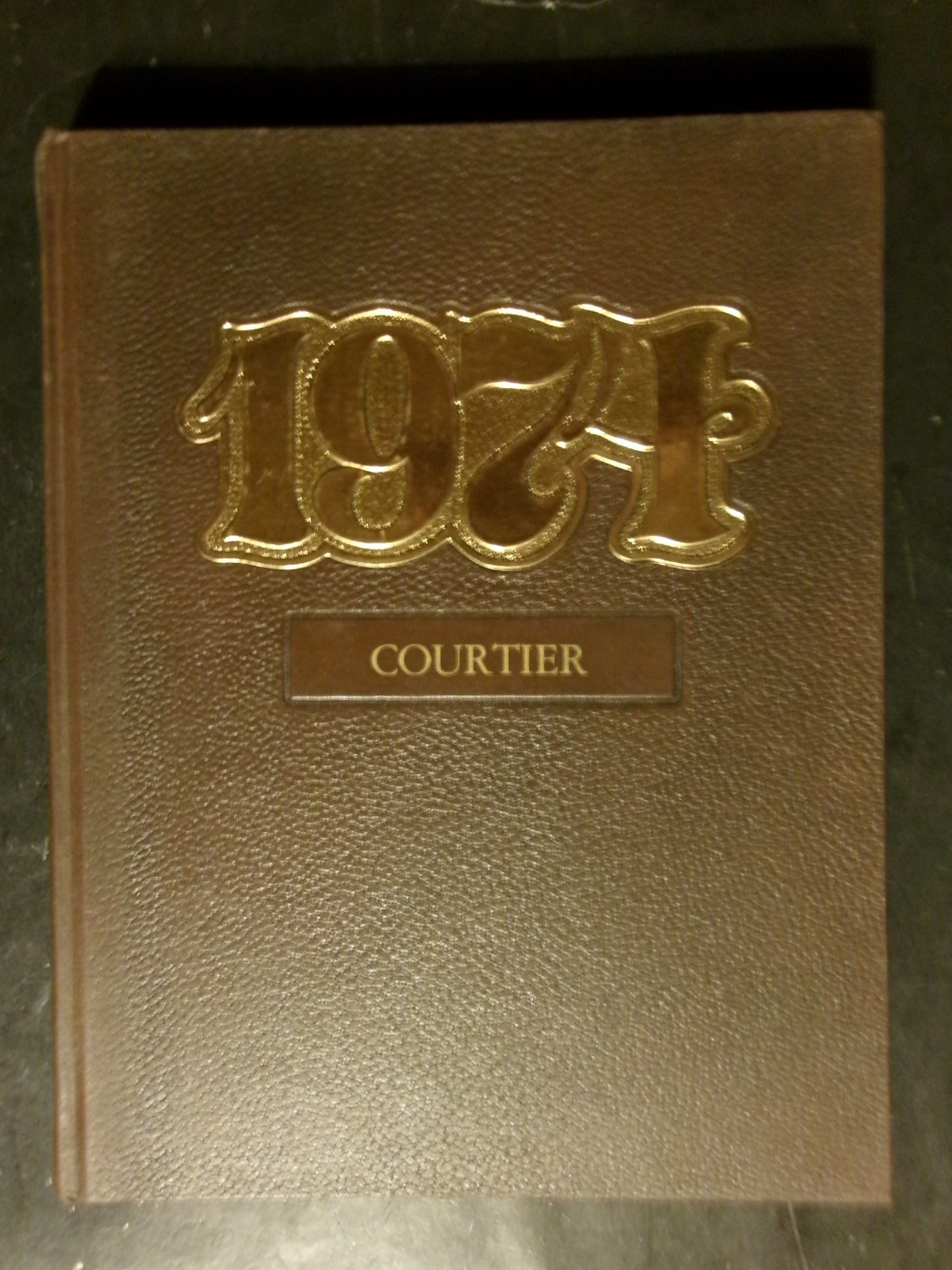1974 THE COURTIER - GEORGIAN COURT COLLEGE YEARBOOK - LAKEWOOD, NEW JERSEY