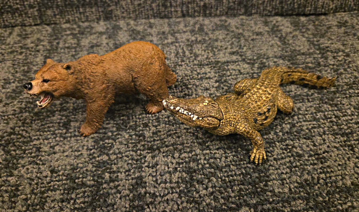 Schleich Plastic Wild Animal Figurines Lot of 2 Bear & Crocodile/Alligator