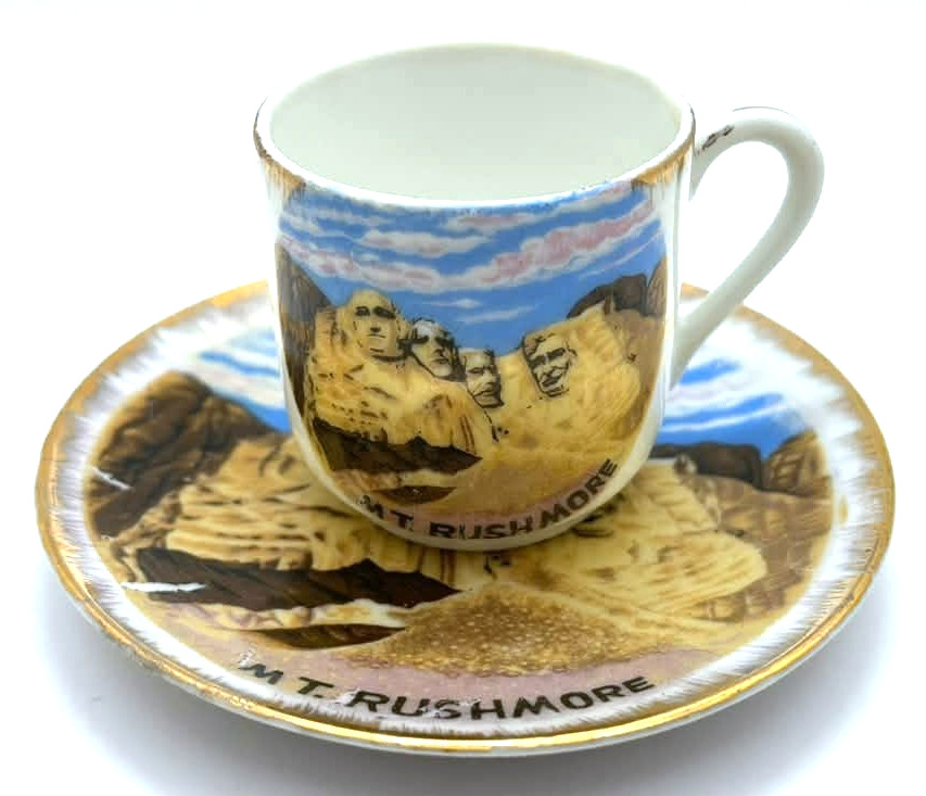 Vintage 1960\'s SOUVENIR CUP and SAUCER - MT. RUSHMORE, South Dakota (A)