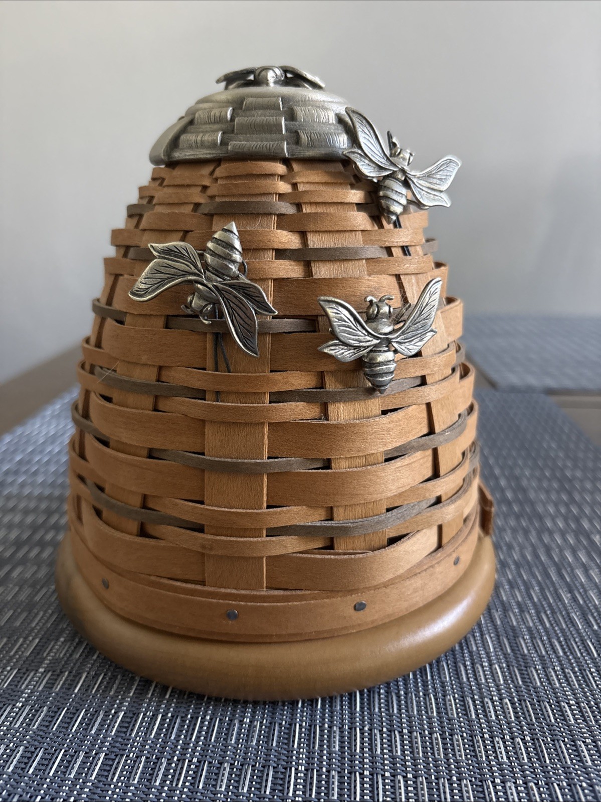 Longaberger 2010 Collectors Club Beehive Basket & 3 Pewter Bee Tie Ons
