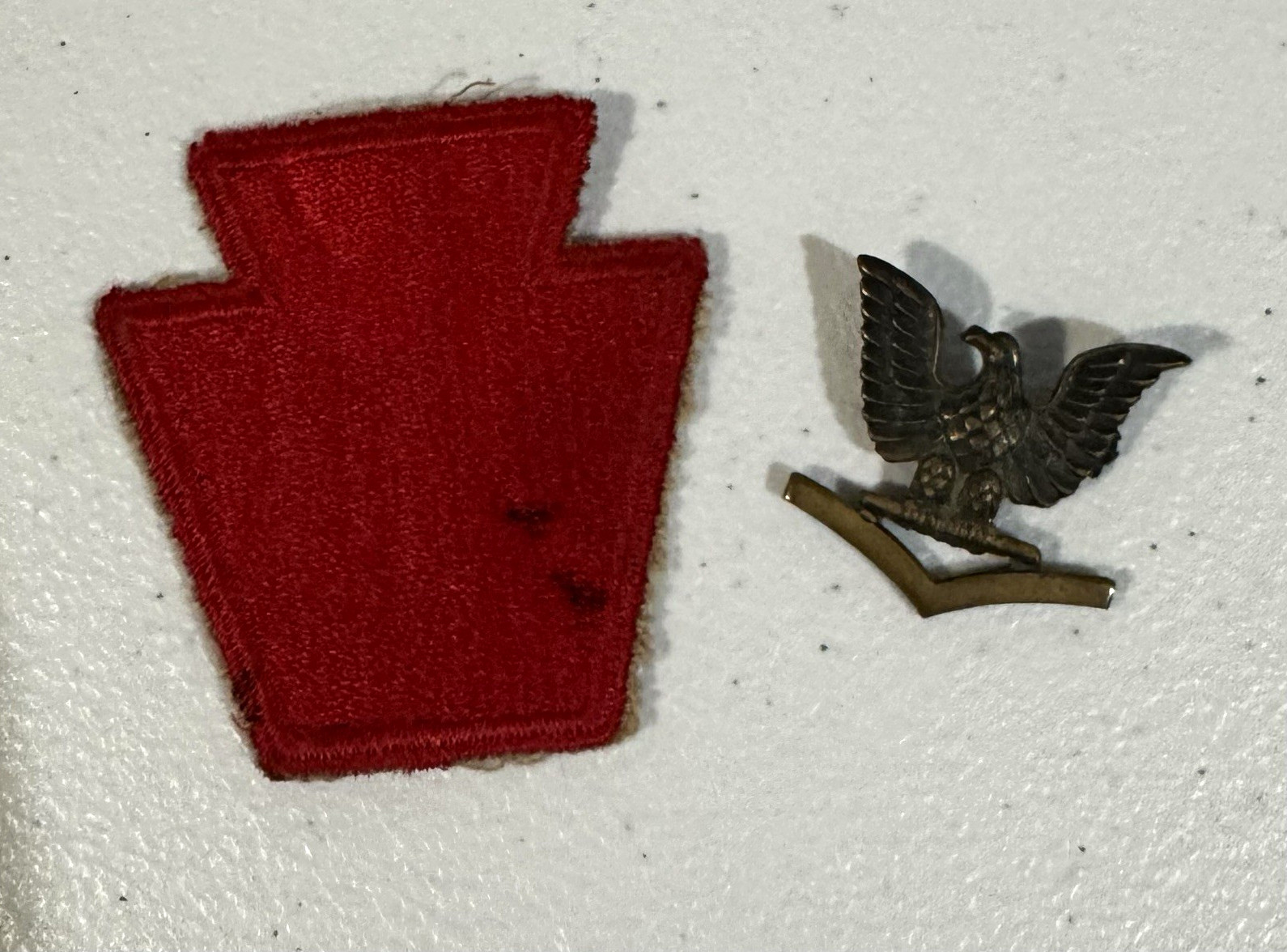 Vintage WWII US Army 28th Infantry Division Keystone Patch & Navy PO3 Rank Pin L