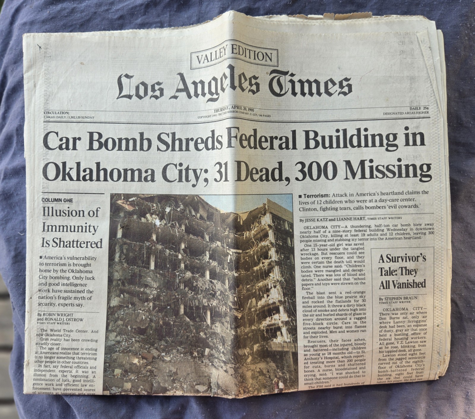 LA Times April 20 1995 Oklahoma City Bombing Newspaper Front Section Original De LA Times April 20 1995 Oklahoma City Bombing Newspaper Front Section Original De