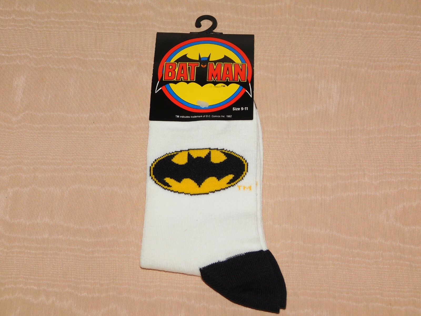 VINTAGE  1982 DC COMICS BATMAN SOCKS SIZE 9-11  NEW OLD STOCK